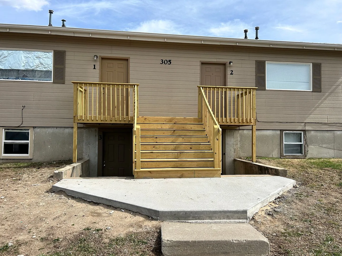 Freshly updated 1-bedroom, 1-bath apartment in Grandview Plaza! — Photo 1