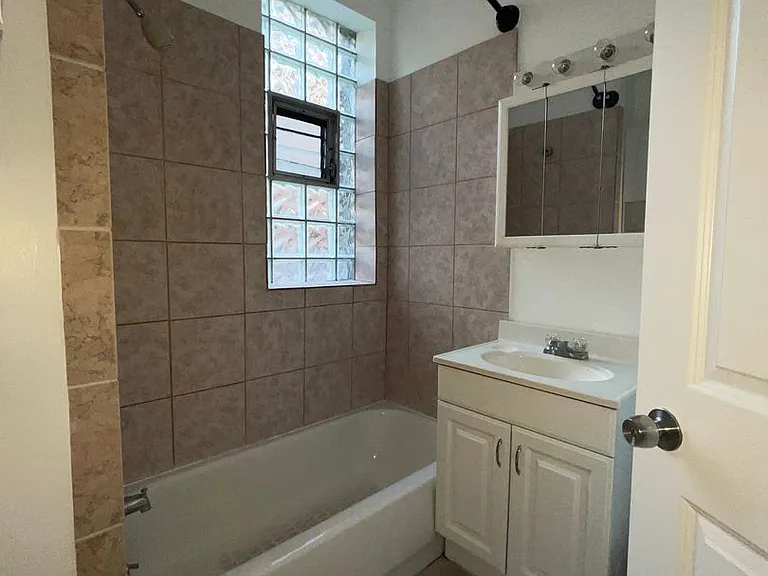 2346 W Taylor St — Photo 9