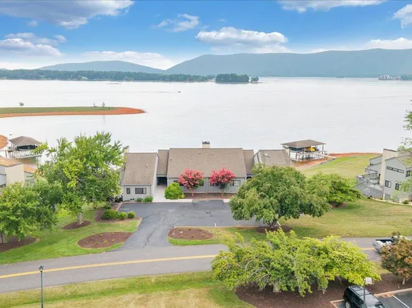 897 Ashmeade Rd, Moneta, VA 24121