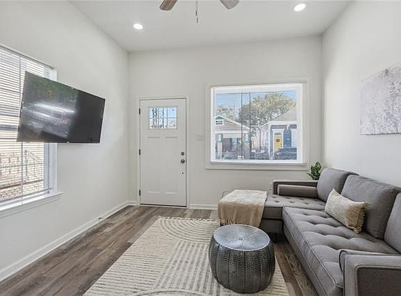 3rd image of 623 N Salcedo St