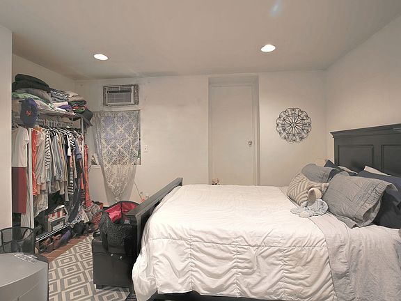 5th image of 306 E 18th St APT B