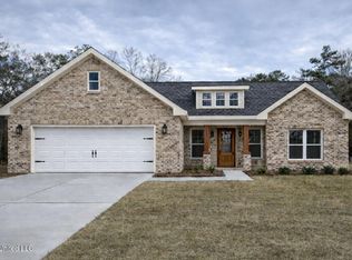 1777 Granhurst Dr, Gautier, MS 39553