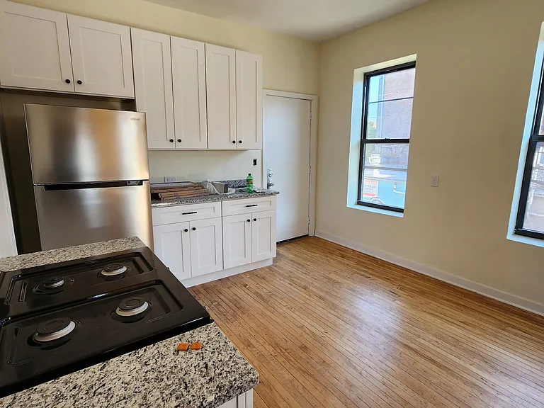 2142 S Albany Ave #3F — Photo 1