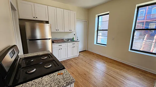 2142 S Albany Ave #3F Photo 1