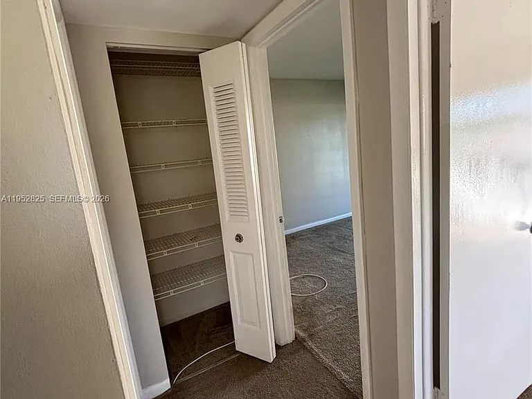 179 W Canterbury Dr #H — Photo 11