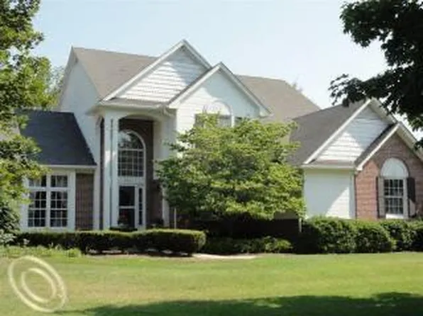 7304 Ilanaway Dr, West Bloomfield, MI 48324