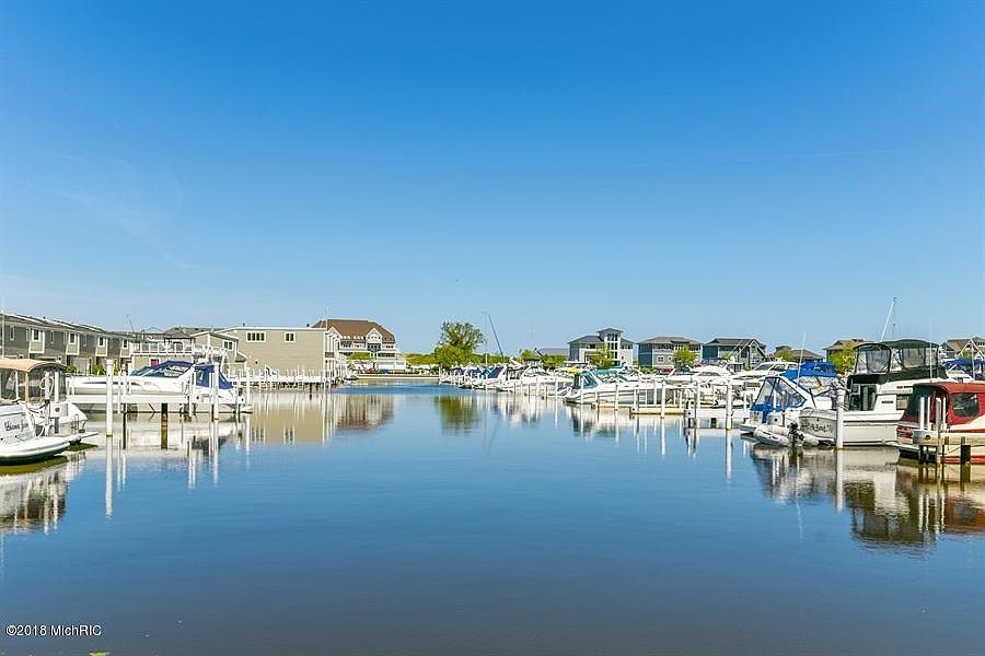2nd image of 15 Harbor Isle Dr