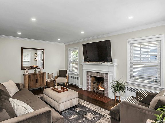 4th image of 2544 Yorktown Street