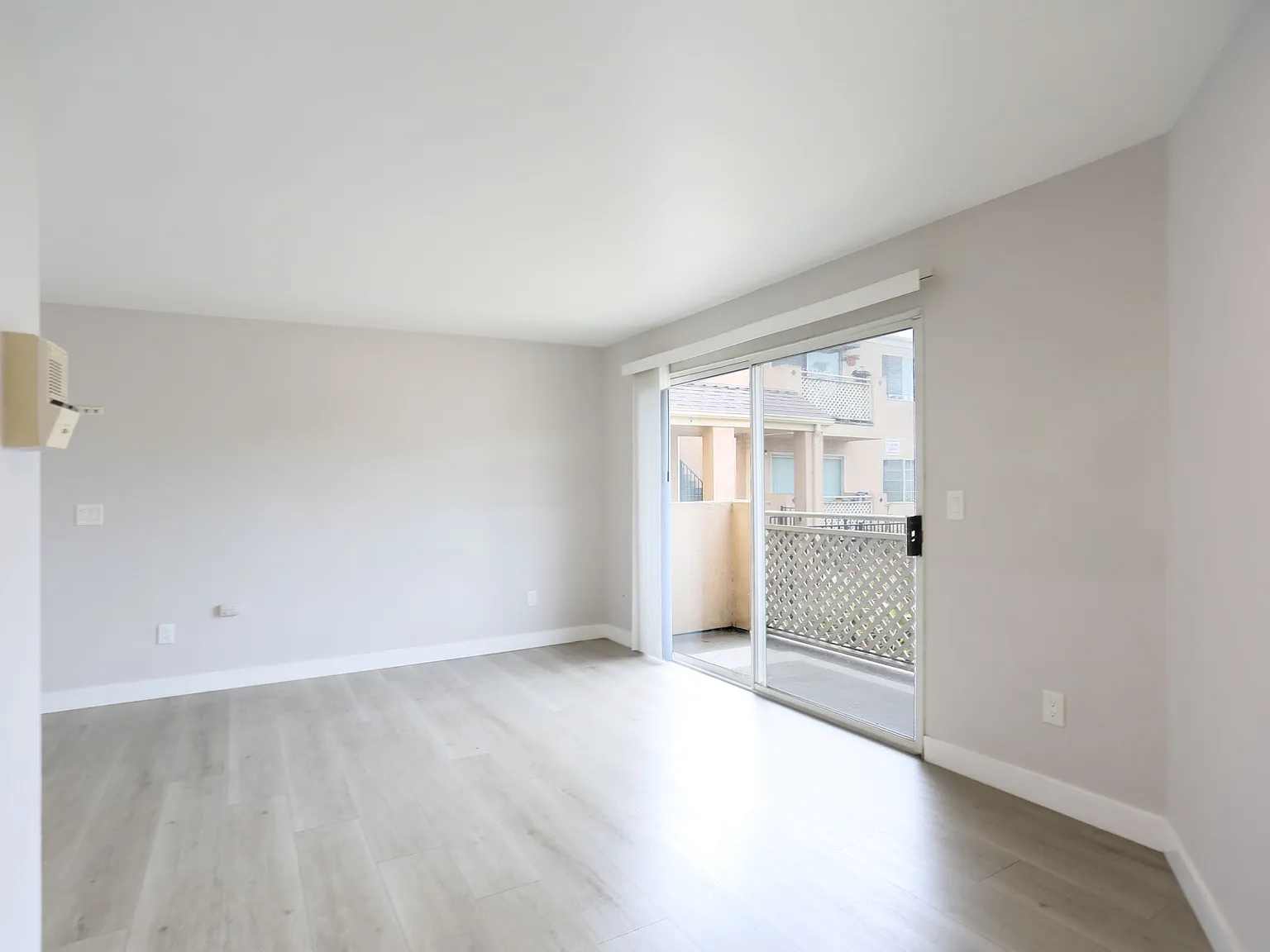 Open House: Sunday (1/15) 11:30am-12:30pm. Fully Remodeled, Spacious 2br/1ba Condominium In A Sec... — Photo 2