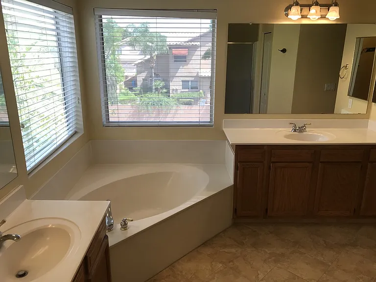1710 W Houston Ave — Photo 22