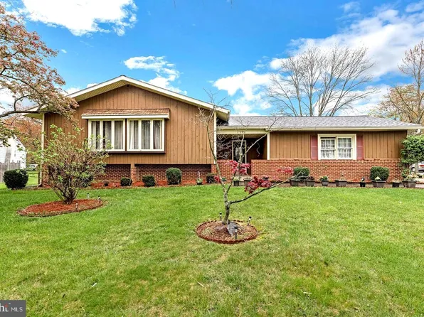 195 Canterbury Rd, Mount Laurel, NJ 08054