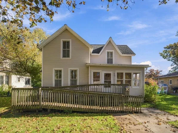 516 Olive St, Cedar Falls, IA 50613