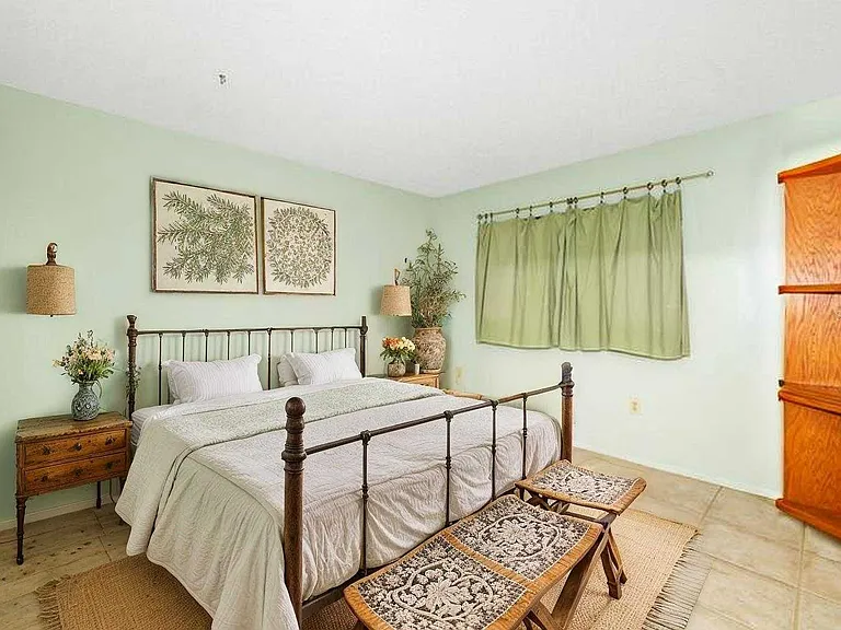 2450 Breakwater Cir — Photo 2