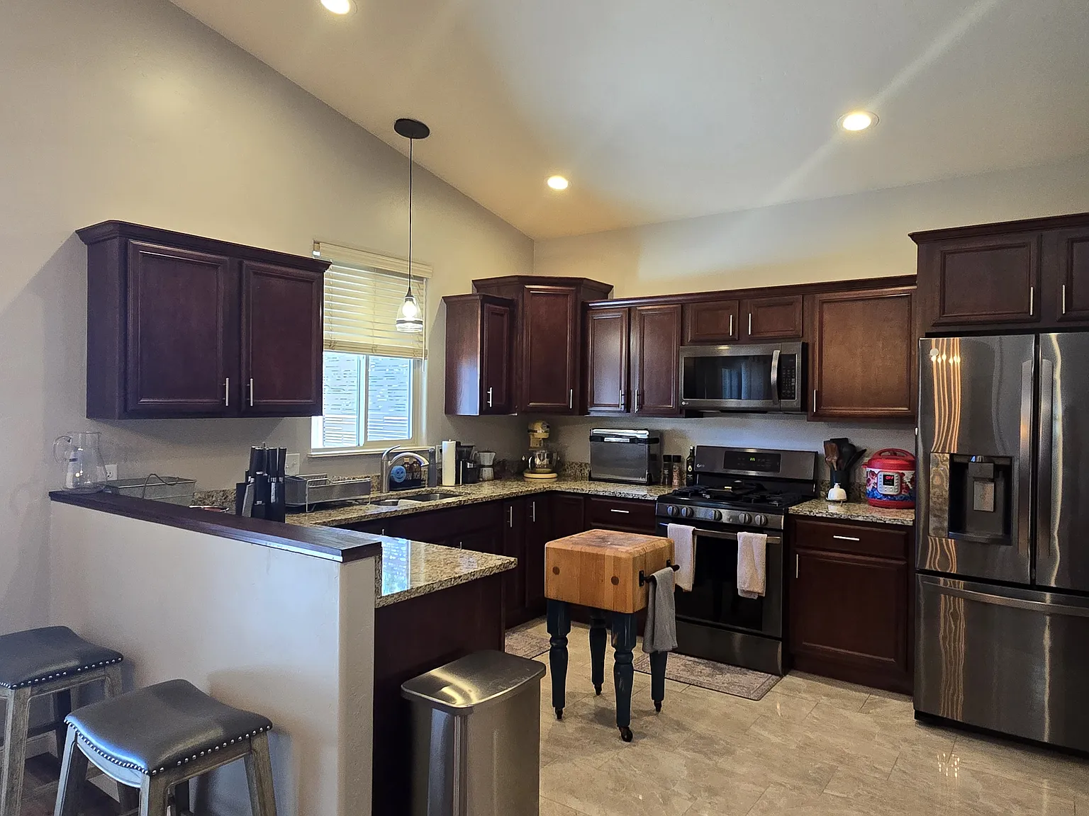 3 bed, 1596 sqft, $2,350 — Photo 2