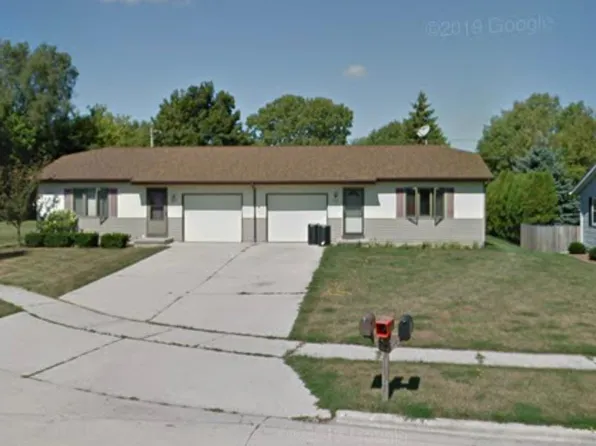 4416 Knuell Ct, Manitowoc, WI 54220