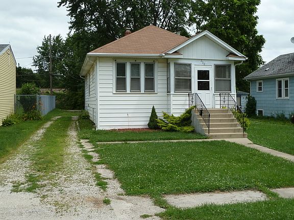 2nd image of 320 Beach St