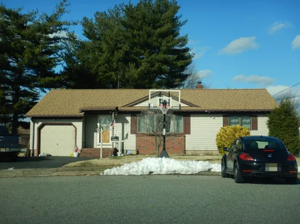 47 Homestead Rd, Elmwood Park, NJ 07407