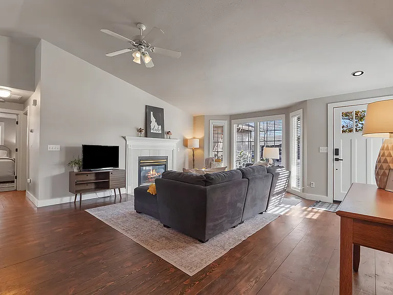 6871 N Fairfax Ave — Photo 17