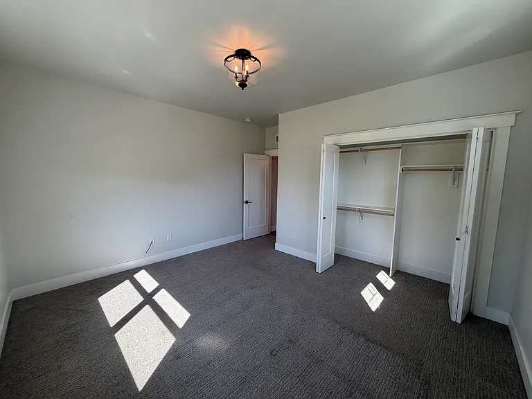 410 Castle Rock Dr — Photo 18