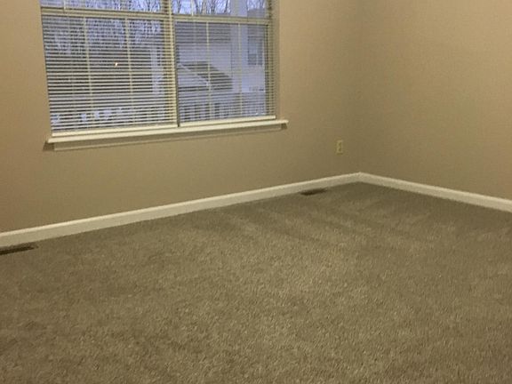 5th image of 107 Stratford Ct #107