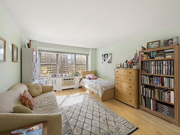 4th image of 1091 Lexington Ave #12A