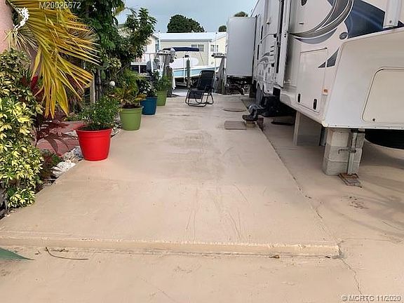 3rd image of 247 Nettles Blvd