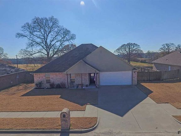 3rd image of 703 Jaxon Dr