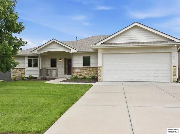 4905 Chennault St, Papillion, NE 68133