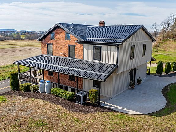 3rd image of 717 Fowlersville Rd