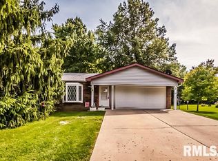 707 E 3rd St, Glasford, IL 61533