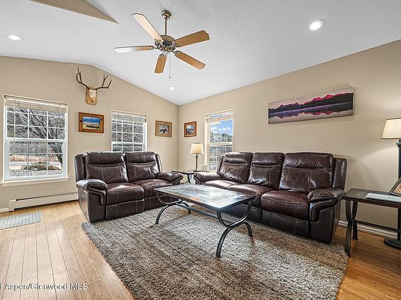 4th image of 2703 Acacia Ct