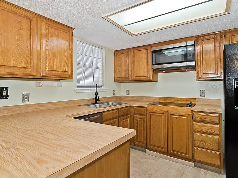 6014 Parkmeadow Dr — Photo 9