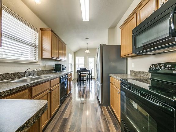 4th image of 4024 Houston Dr