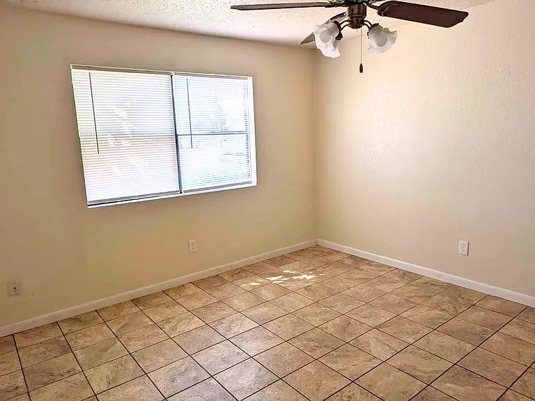 102 E Truman Ave #D — Photo 1