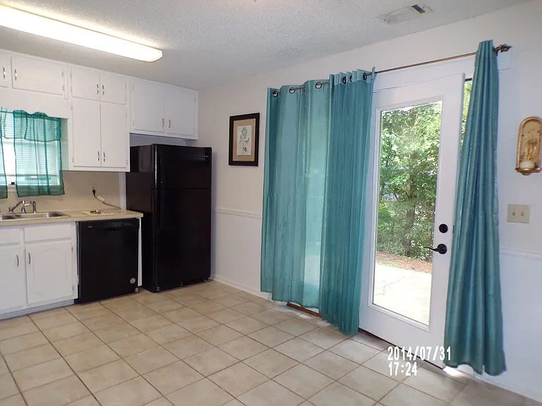 4705 Victoria Dr — Photo 7