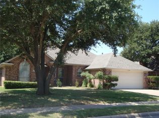 1112 Blackbird Ct, Burleson, TX 76028