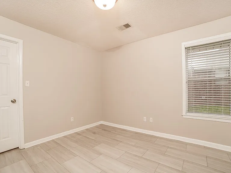 3950 Spring Lakes Cir — Photo 13