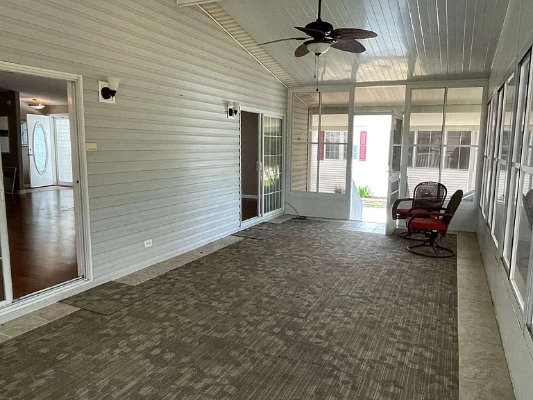 5453 Williamsburg Ln — Photo 29