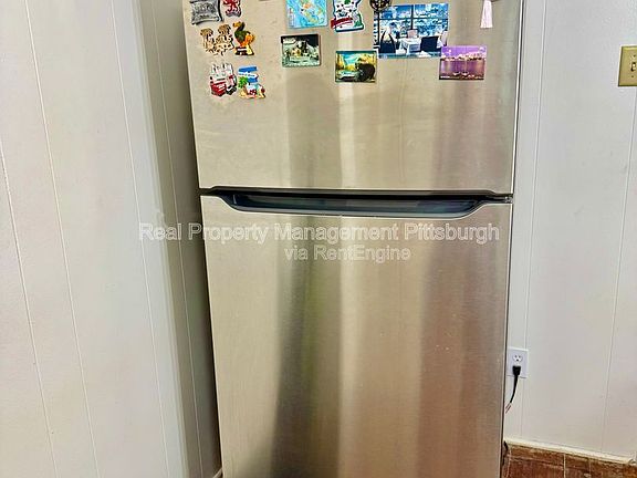5th image of 2218 Sarah St Floor 1