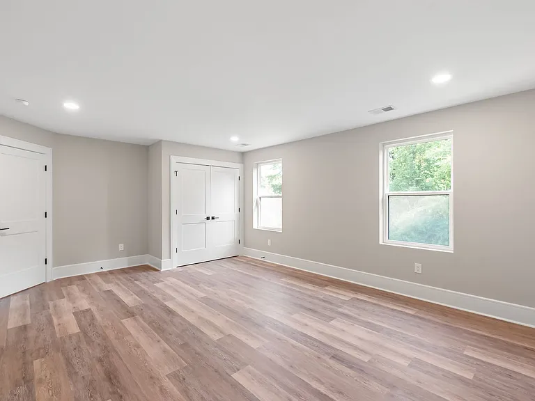 3905 Plainview Rd — Photo 40