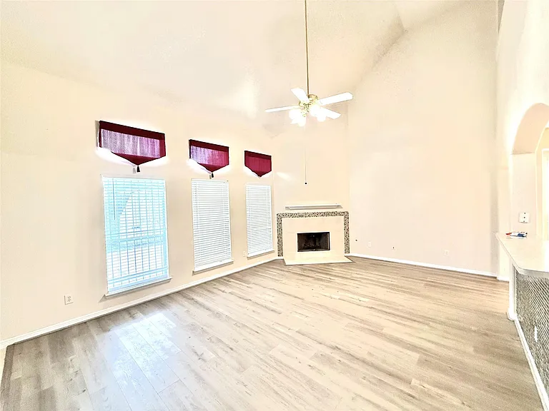 2207 Donrel Way — Photo 5