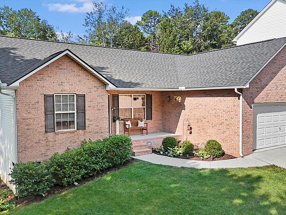 3rd image of 5612 Crooked Pine Ln