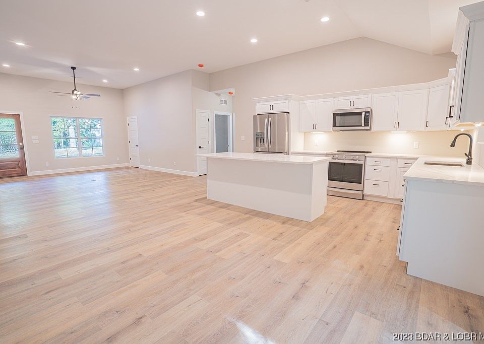 1st image of 356 Via Appia Dr