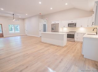 356 Via Appia Dr, Porto Cima, MO 65079