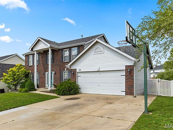 3rd image of 602 Autumn Creek Dr