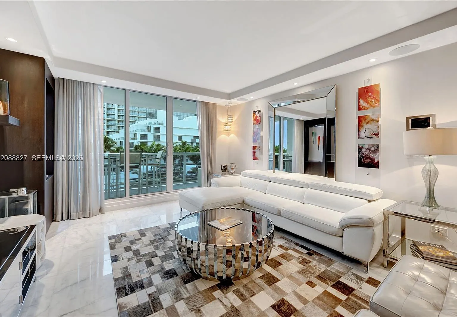 Roney Palace Condo — Photo 3