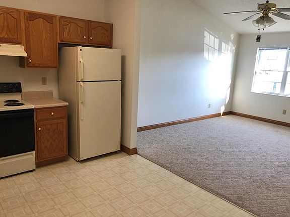 4th image of 2710 Fairmont Ct APT B