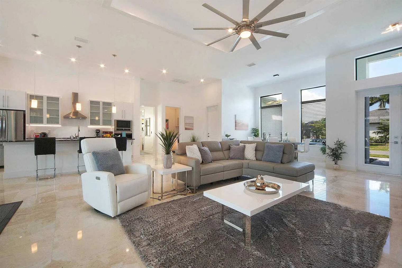 4 bed, 4.0 bath, 2637 sqft, $9,690 — Photo 2