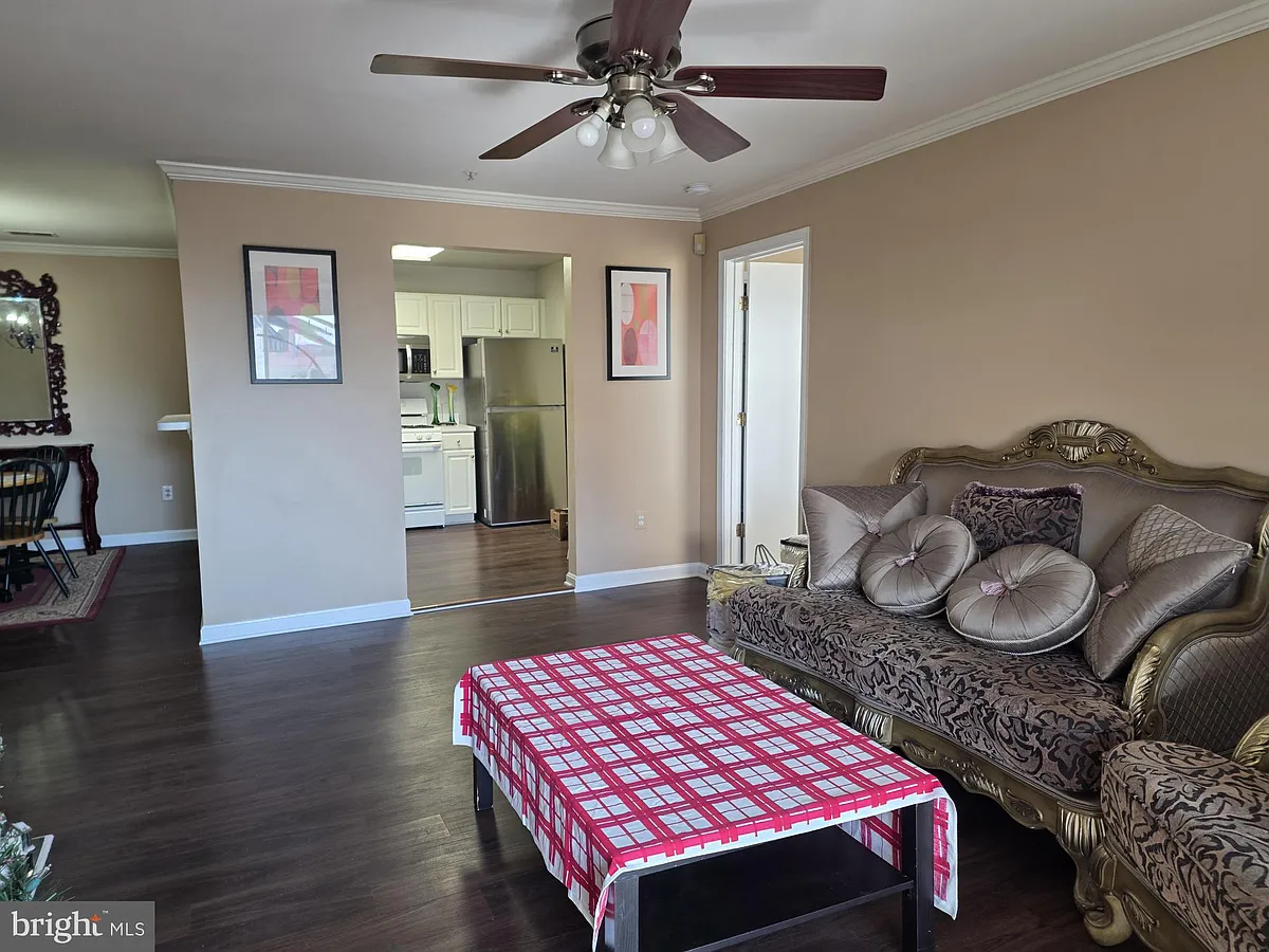 Building Photo - 1037 Gardenview Loop #302