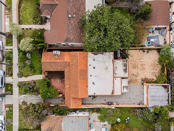 2nd image of 127 S Carson Rd